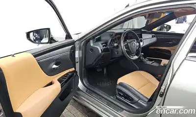 Lexus ES 2024 2.5 Автомат в Москве № 198725, миниатюра 2