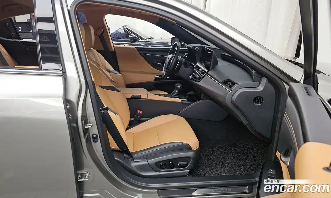 Lexus ES 2024 2.5 Автомат в Москве № 198725, фото 9