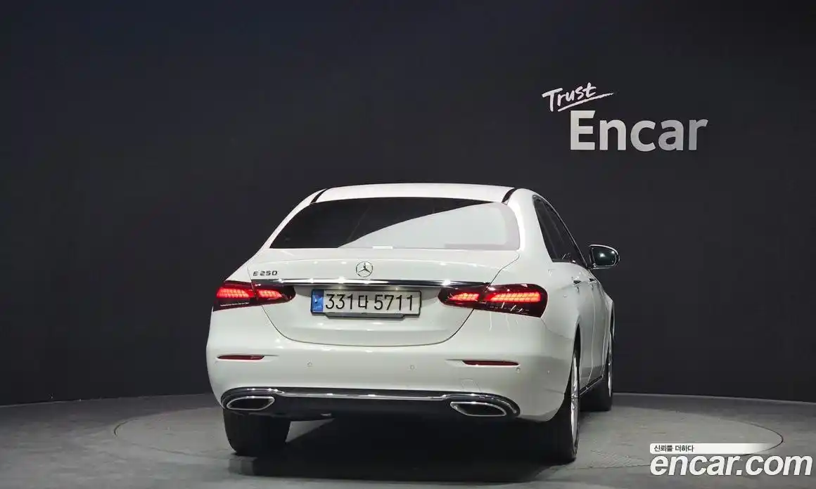 Mercedes-Benz E-Class 2022 2.0 Автомат в Москве № 202925, фото 14