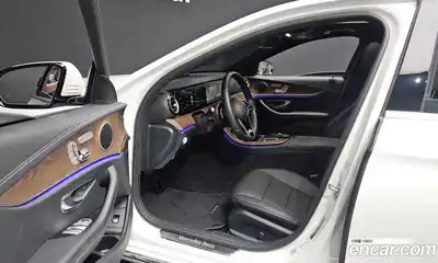 Mercedes-Benz E-Class 2022 2.0 Автомат в Москве № 202925, миниатюра 2