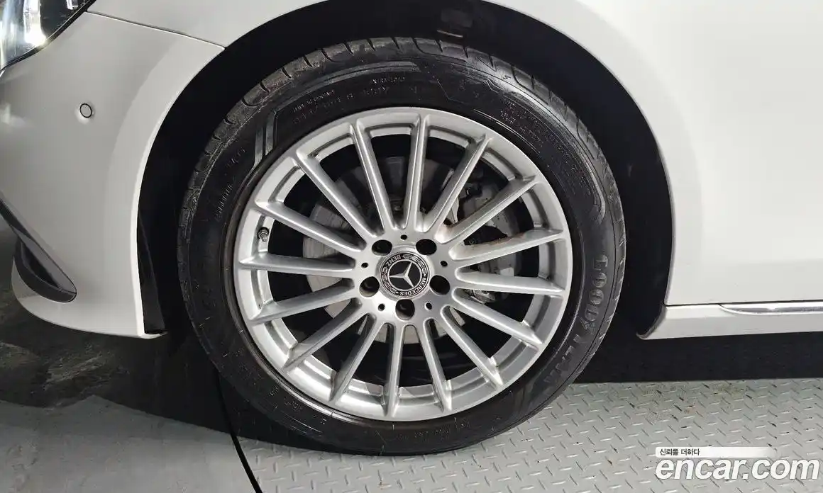 Mercedes-Benz E-Class 2022 2.0 Автомат в Москве № 202925, фото 4