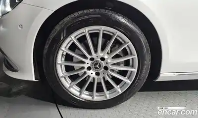 Mercedes-Benz E-Class 2022 2.0 Автомат в Москве № 202925, миниатюра 4