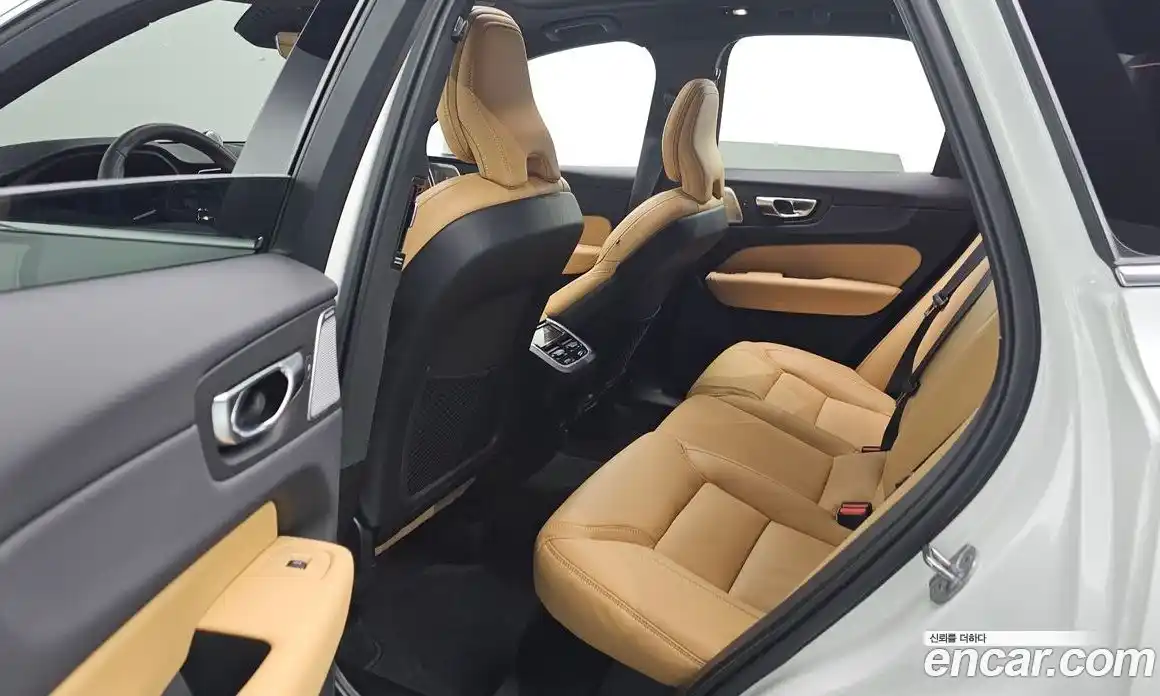 Volvo XC60 2024 2.0 Автомат в Москве № 212828, фото 11