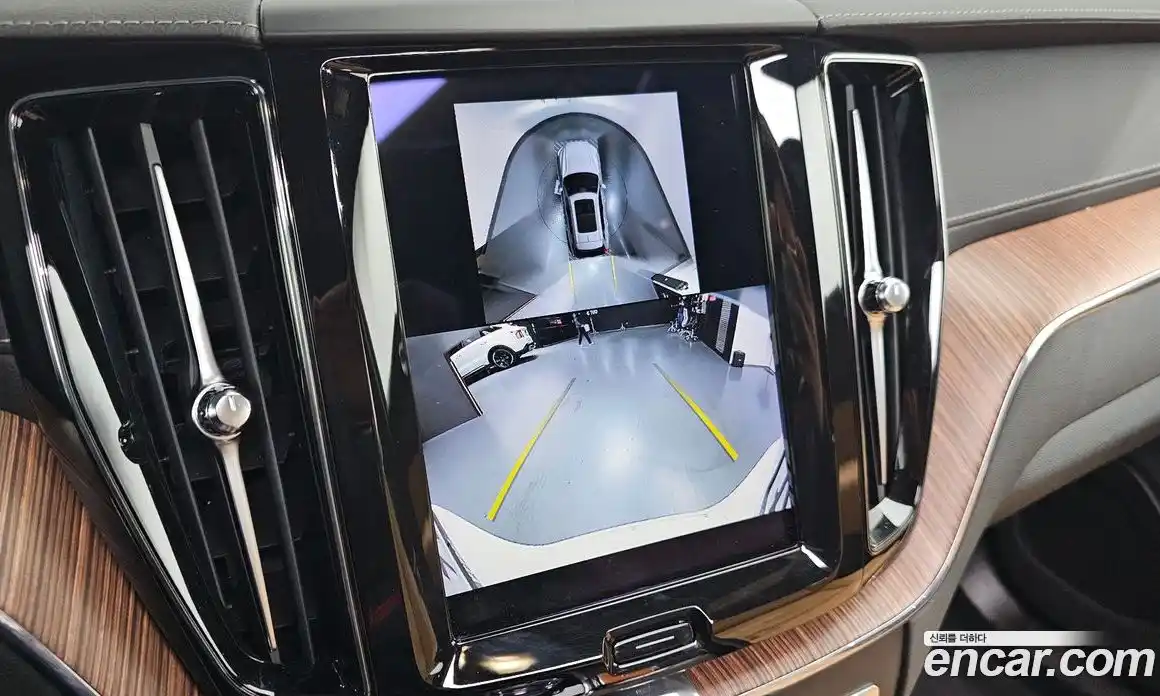 Volvo XC60 2024 2.0 Автомат в Москве № 212828, фото 12