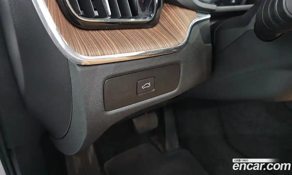 Volvo XC60 2024 2.0 Автомат в Москве № 212828, фото 13