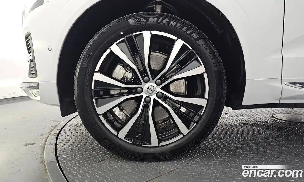 Volvo XC60 2024 2.0 Автомат в Москве № 212828, фото 5