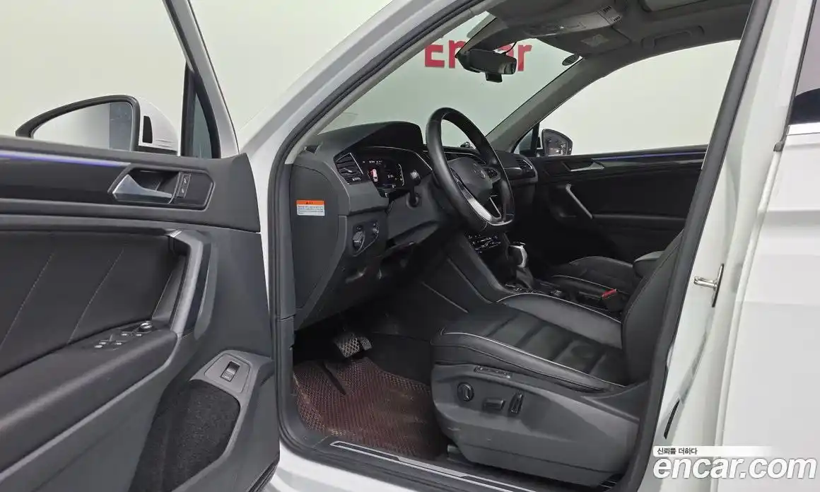 Volkswagen Tiguan 2023 2.0 Автомат в Москве № 214890, фото 13