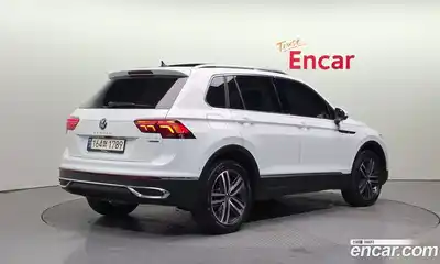 Volkswagen Tiguan 2023 2.0 Автомат в Москве № 214890, миниатюра 2