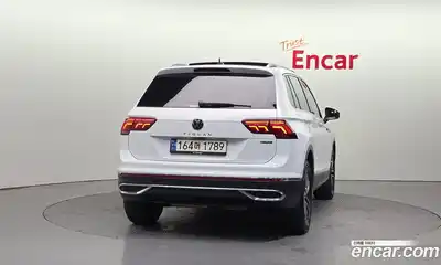 Volkswagen Tiguan 2023 2.0 Автомат в Москве № 214890, миниатюра 4