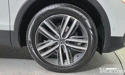 Volkswagen Tiguan 2023 2.0 Автомат в Москве № 214890, миниатюра 5