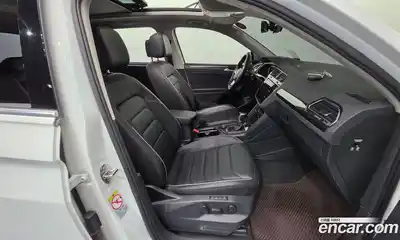 Volkswagen Tiguan 2023 2.0 Автомат в Москве № 214890, миниатюра 10