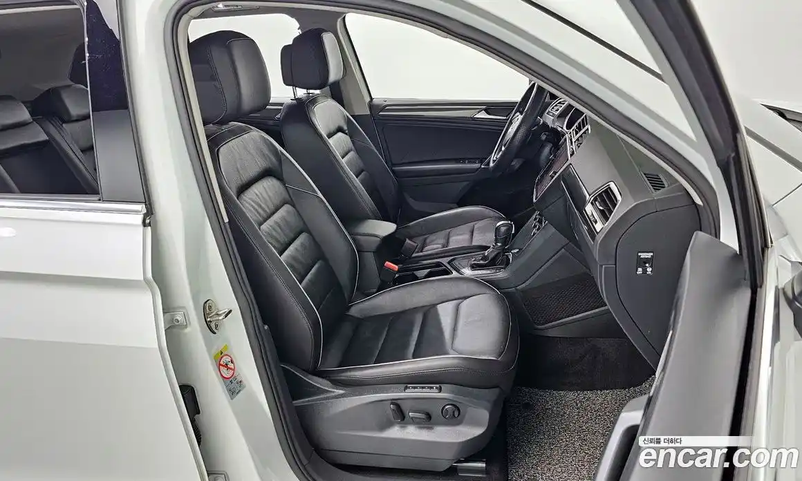 Volkswagen Tiguan 2018 2.0 Автомат в Москве № 215126, фото 15