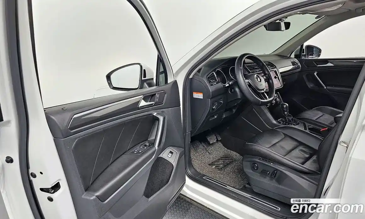 Volkswagen Tiguan 2018 2.0 Автомат в Москве № 215126, фото 17