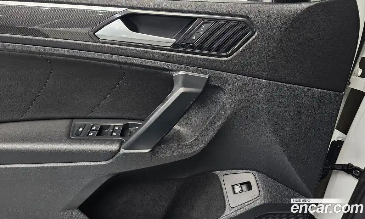 Volkswagen Tiguan 2018 2.0 Автомат в Москве № 215126, фото 18