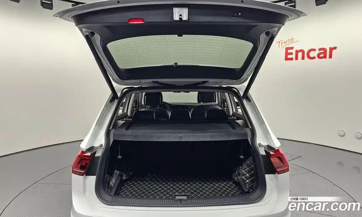 Volkswagen Tiguan 2018 2.0 Автомат в Москве № 215126, фото 20