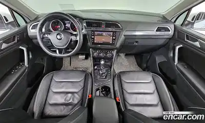 Volkswagen Tiguan 2018 2.0 Автомат в Москве № 215126, миниатюра 2