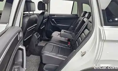 Volkswagen Tiguan 2018 2.0 Автомат в Москве № 215126, миниатюра 5