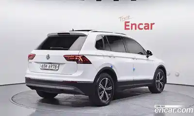 Volkswagen Tiguan 2018 2.0 Автомат в Москве № 215126, миниатюра 6