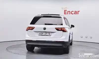 Volkswagen Tiguan 2018 2.0 Автомат в Москве № 215126, миниатюра 7