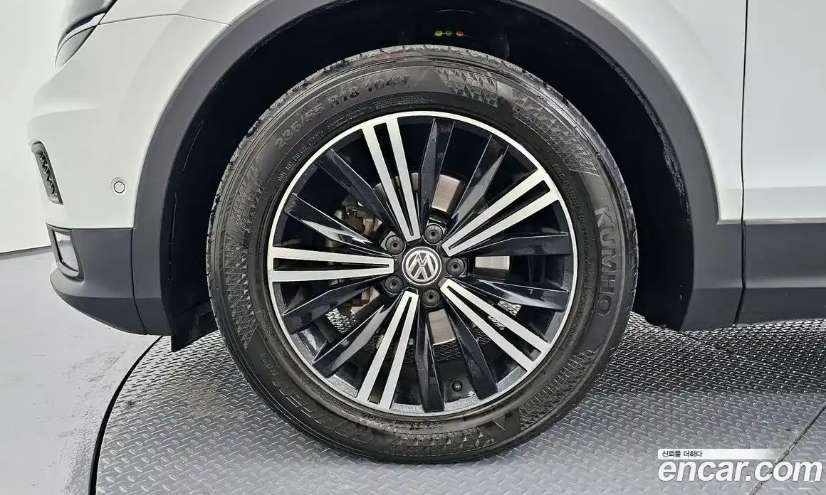 Volkswagen Tiguan 2018 2.0 Автомат в Москве № 215126, фото 8