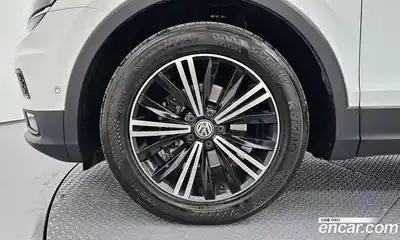 Volkswagen Tiguan 2018 2.0 Автомат в Москве № 215126, миниатюра 8