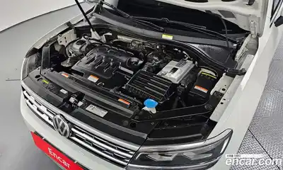 Volkswagen Tiguan 2018 2.0 Автомат в Москве № 215126, миниатюра 10