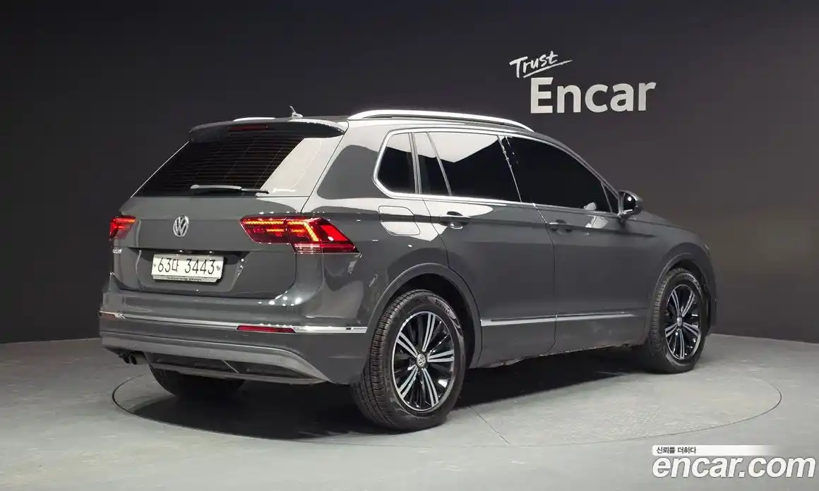 Volkswagen Tiguan 2018 2.0 Автомат в Москве № 215202, фото 13