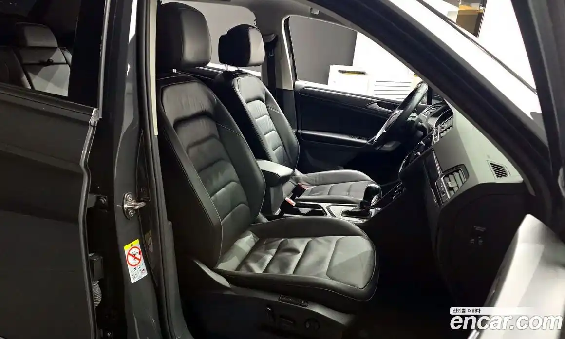 Volkswagen Tiguan 2018 2.0 Автомат в Москве № 215202, фото 3