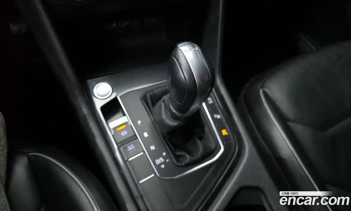 Volkswagen Tiguan 2018 2.0 Автомат в Москве № 215202, фото 4