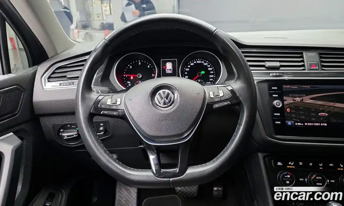 Volkswagen Tiguan 2018 2.0 Автомат в Москве № 215202, фото 9