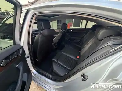 Volkswagen Passat 2018 2.0 Автомат в Москве № 215386, миниатюра 11