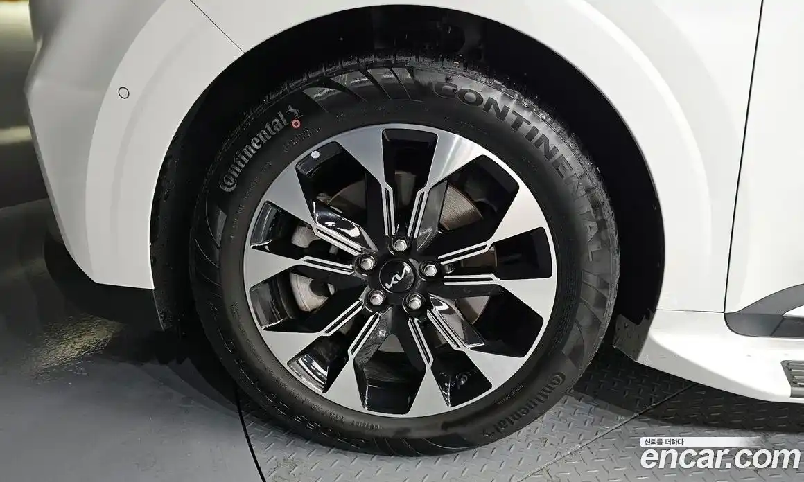 Kia Canival 2023 3.5 Автомат в Москве № 22156, фото 16