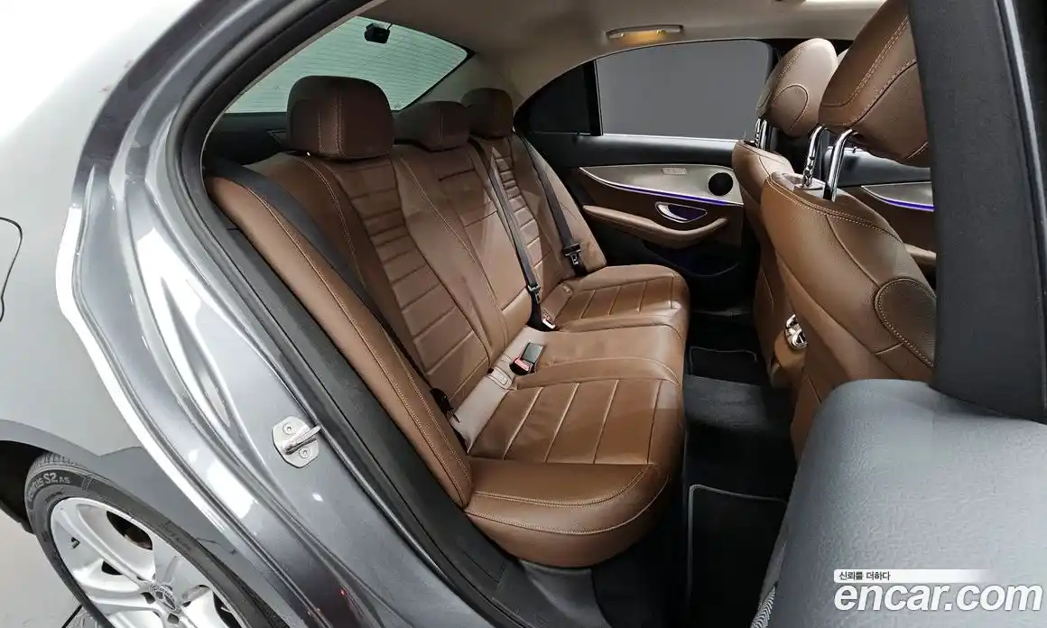 Mercedes-Benz E-Class 2018 2.0 Автомат в Москве № 229545, фото 12