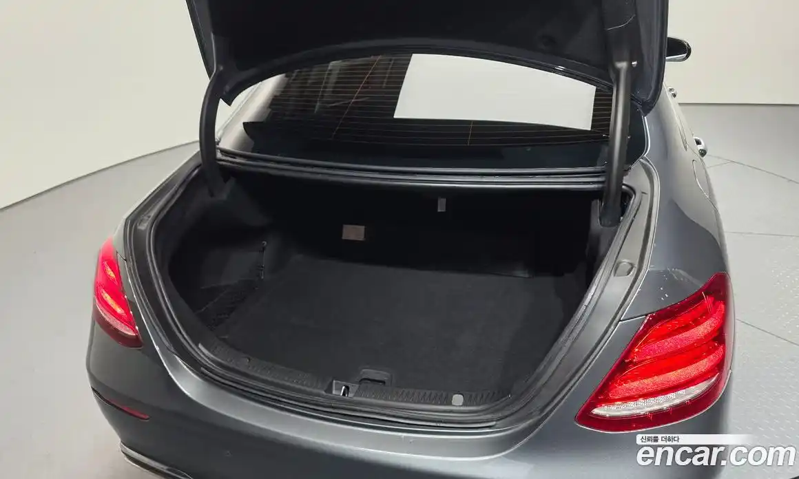 Mercedes-Benz E-Class 2018 2.0 Автомат в Москве № 229545, фото 20