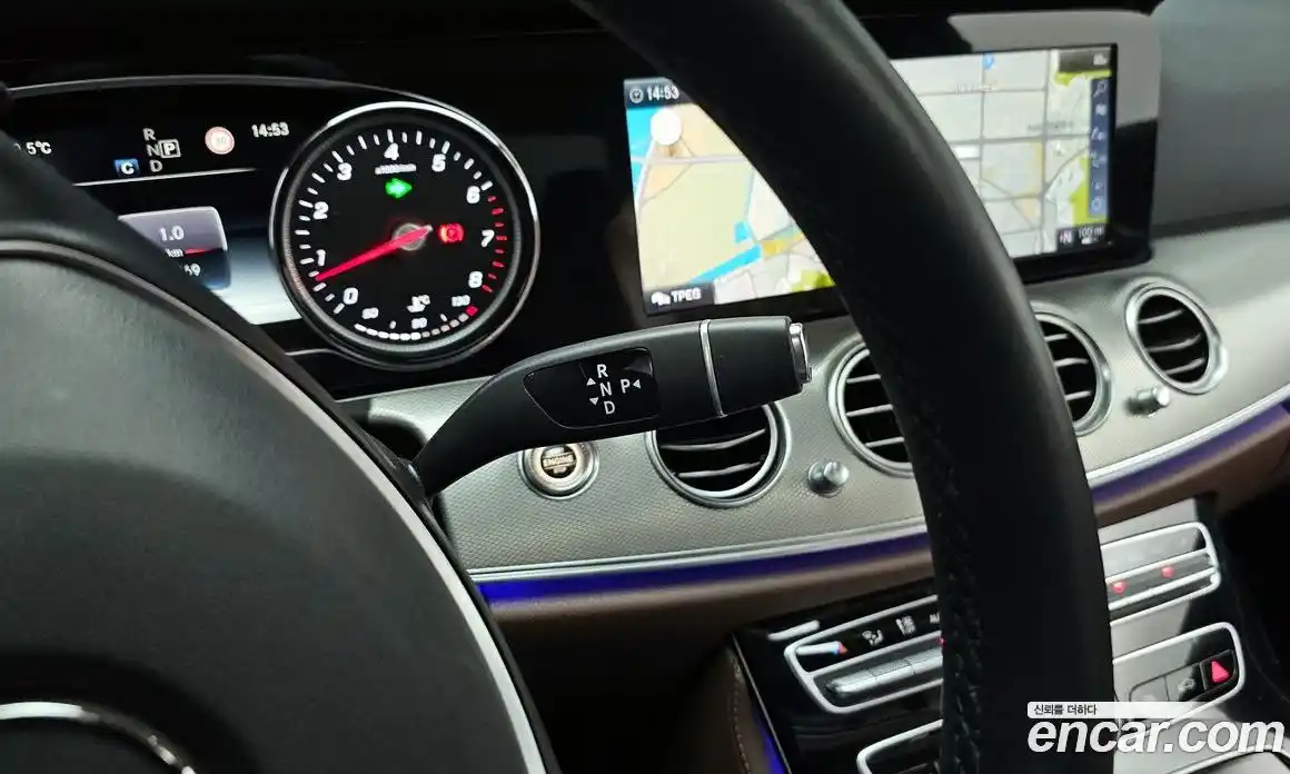 Mercedes-Benz E-Class 2018 2.0 Автомат в Москве № 229545, фото 9