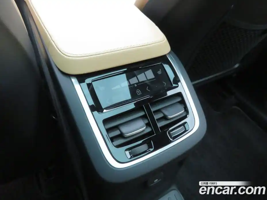 Volvo XC90 2024 2.0 Автомат в Москве № 230866, фото 18