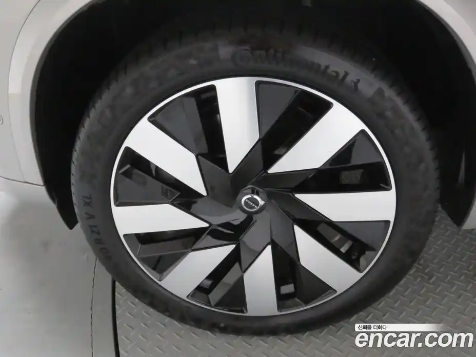 Volvo XC90 2024 2.0 Автомат в Москве № 230866, фото 5