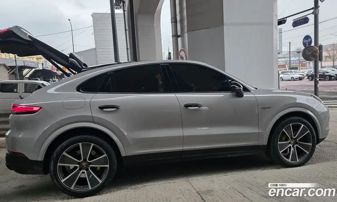 Porsche Cayenne 2023 3.0 Автомат в Москве № 231073, фото 18