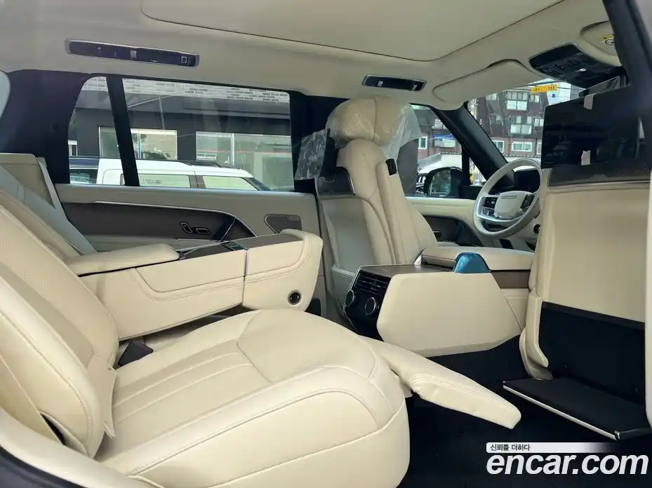 Land Rover Range-Rover 2024 4.4 Автомат в Москве № 231306, фото 11