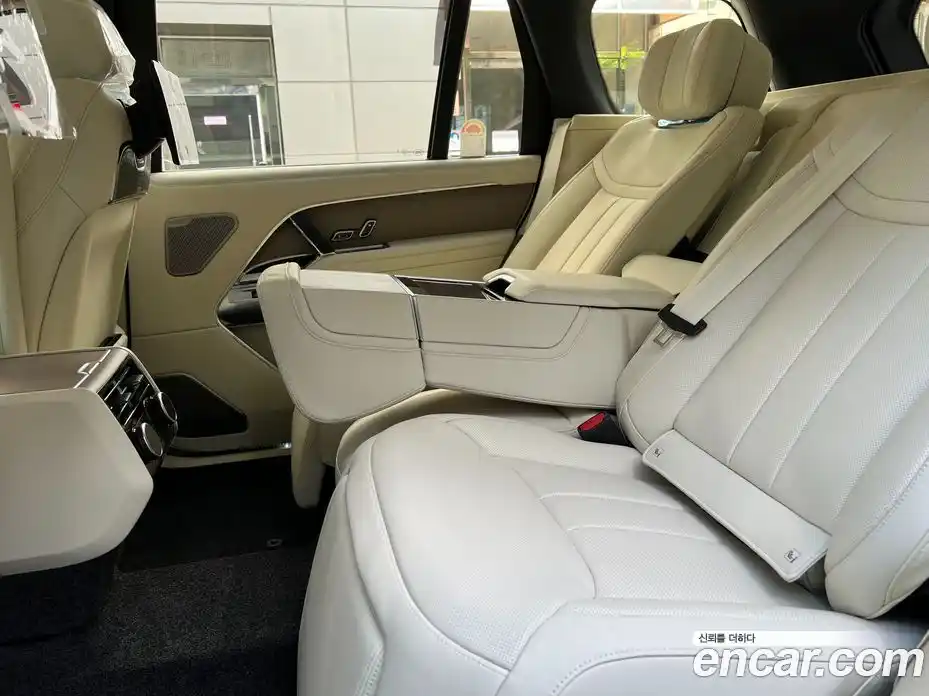 Land Rover Range-Rover 2024 4.4 Автомат в Москве № 231306, фото 13