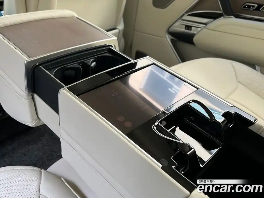 Land Rover Range-Rover 2024 4.4 Автомат в Москве № 231306, фото 14