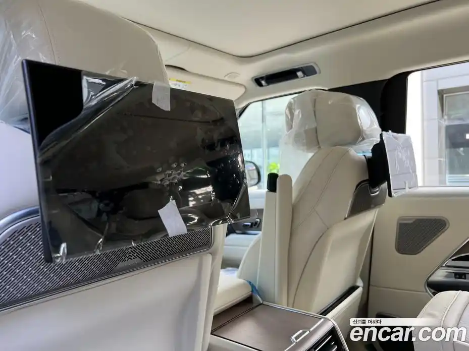 Land Rover Range-Rover 2024 4.4 Автомат в Москве № 231306, фото 15