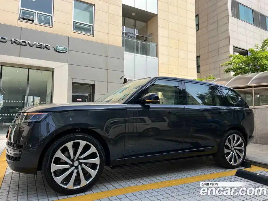 Land Rover Range-Rover 2024 4.4 Автомат в Москве № 231306, фото 4