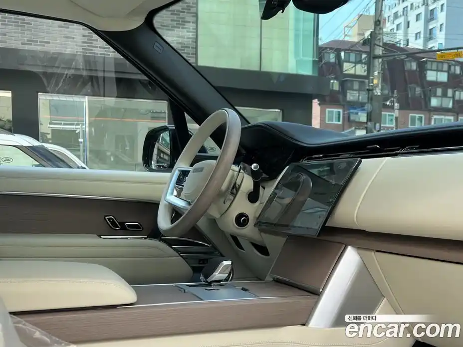 Land Rover Range-Rover 2024 4.4 Автомат в Москве № 231306, фото 9