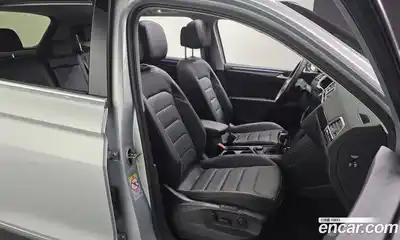Volkswagen Tiguan 2022 2.0 Автомат в Москве № 276368, миниатюра 11