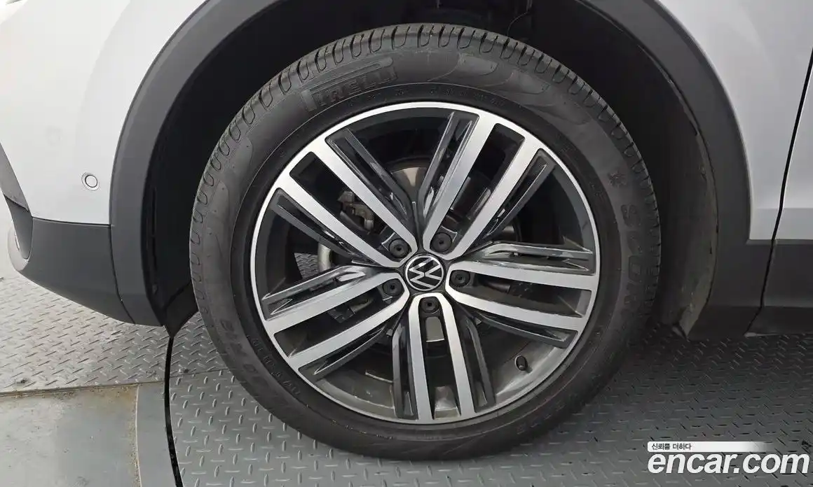 Volkswagen Tiguan 2022 2.0 Автомат в Москве № 276368, фото 8