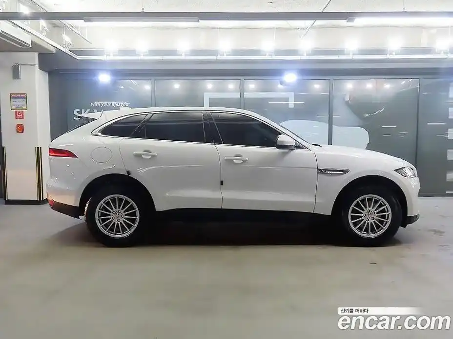 Jaguar F-Pace 2017 2.0 Автомат в Москве № 320141, фото 3