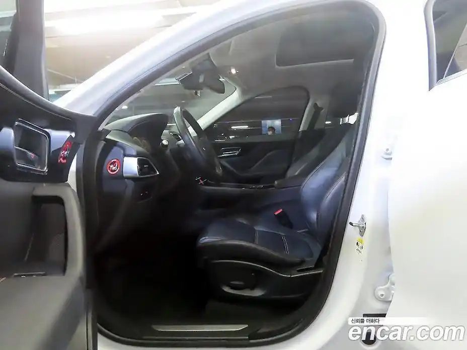 Jaguar F-Pace 2017 2.0 Автомат в Москве № 320141, фото 6