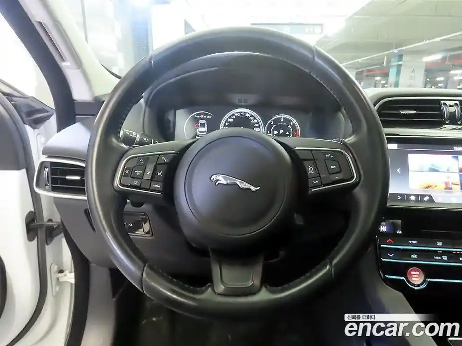 Jaguar F-Pace 2017 2.0 Автомат в Москве № 320141, фото 8