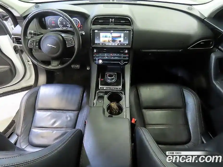 Jaguar F-Pace 2017 2.0 Автомат в Москве № 320141, фото 10